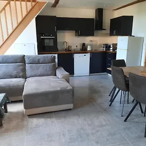 Appartement Chez Line Et Pierre: Spacieux, Lumineux Et Equipe, La Bastide-de-Sérou